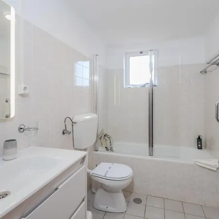 Lejlighed Guestready - Charming With Balcony